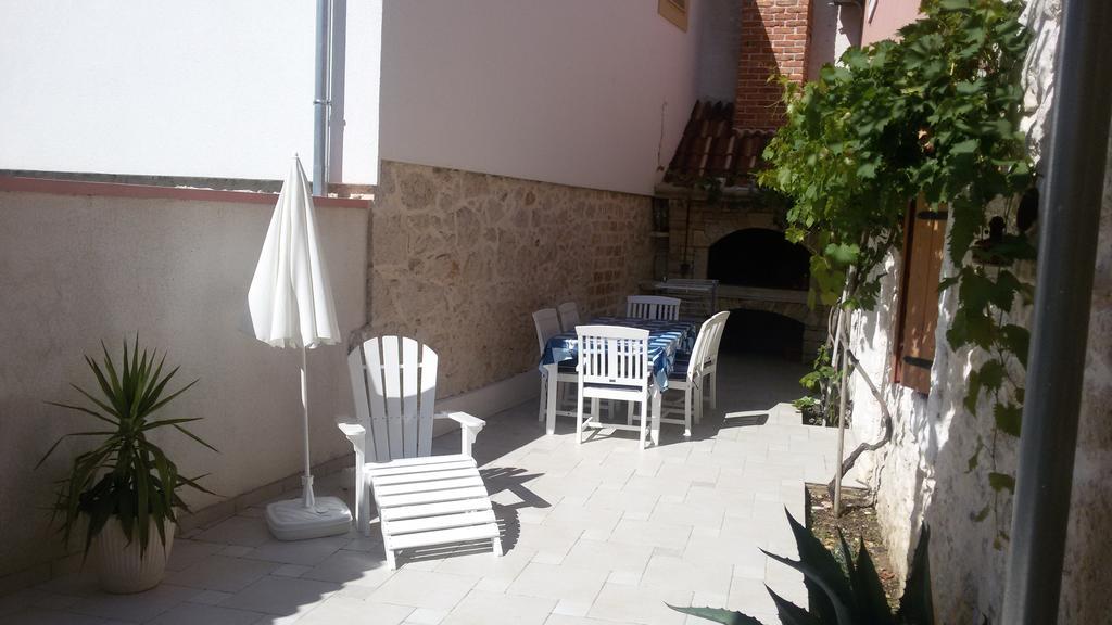 Apartment Elda Petrcane Esterno foto
