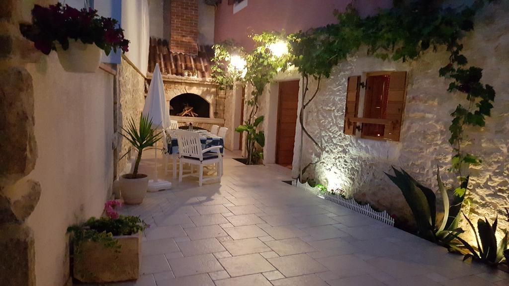 Apartment Elda Petrcane Esterno foto